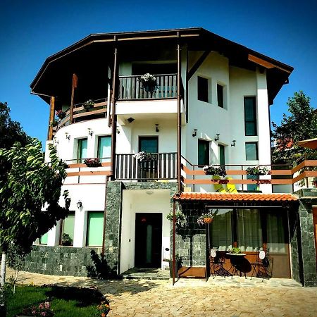 Apartments In Golden Sands Park Near The Sea Varna Exterior foto